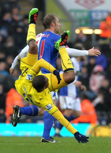 举足轻重 举足轻重